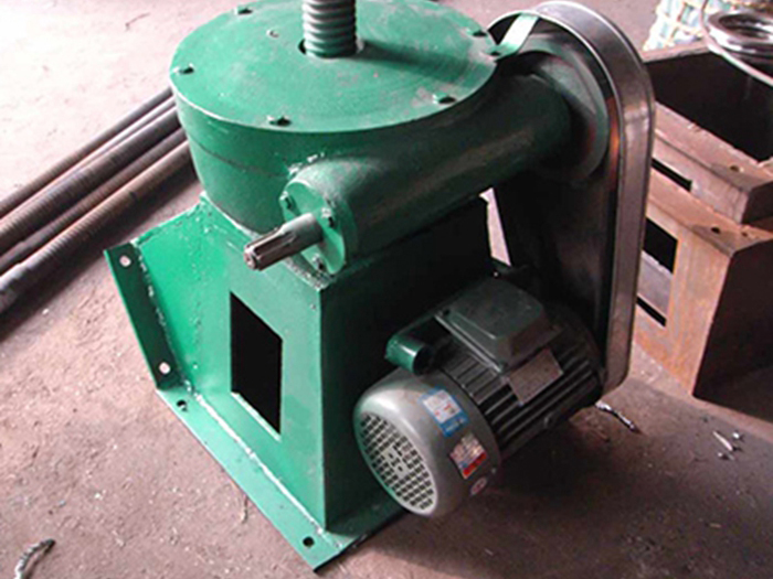 斜拉式螺桿啟閉機(jī)